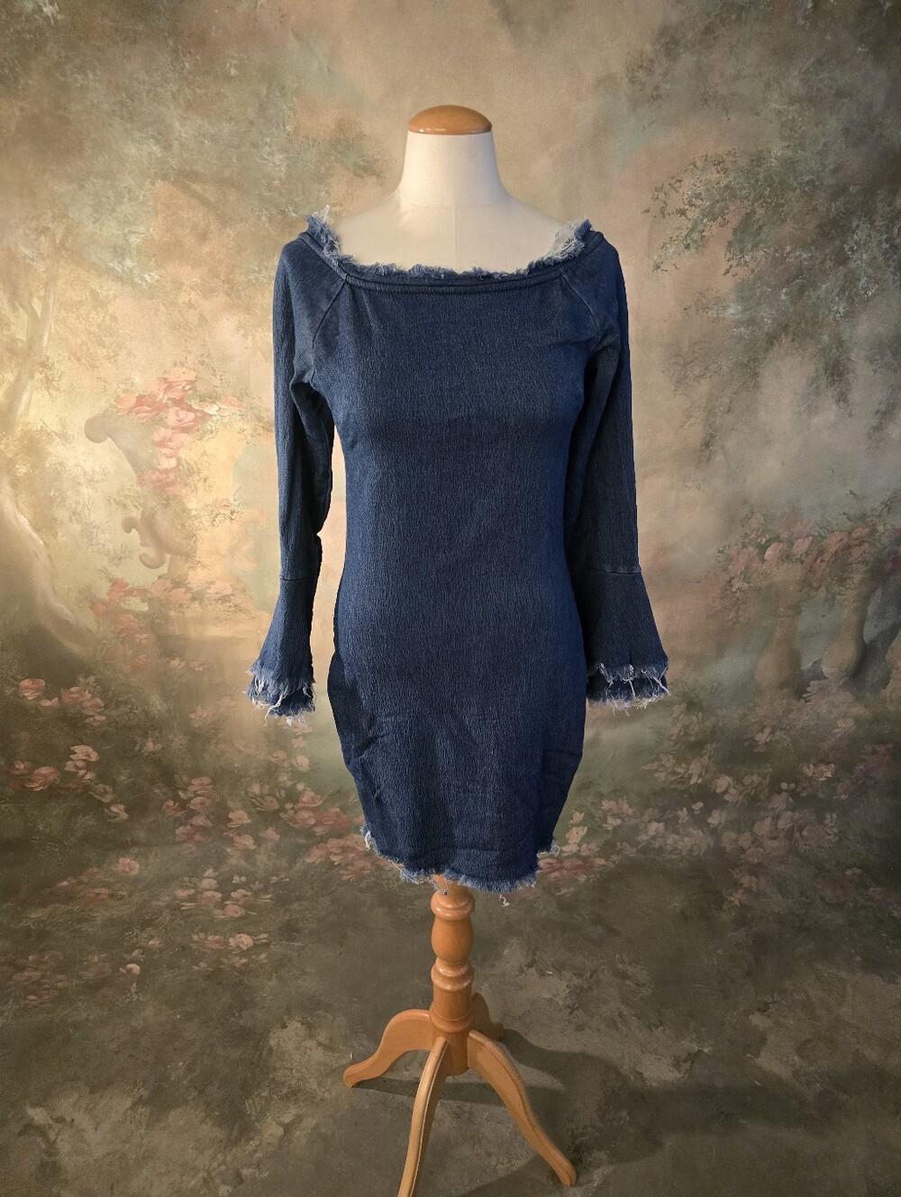 Venus Off The Shoulder Raw Edge Denim XS